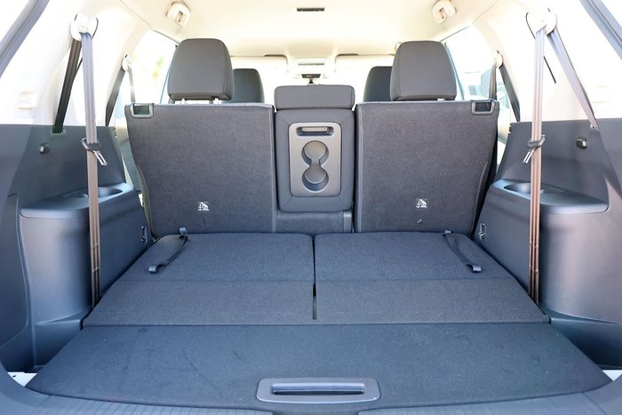 2025 Nissan X-TRAIL ST