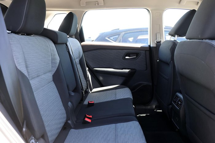 2025 Nissan X-TRAIL ST