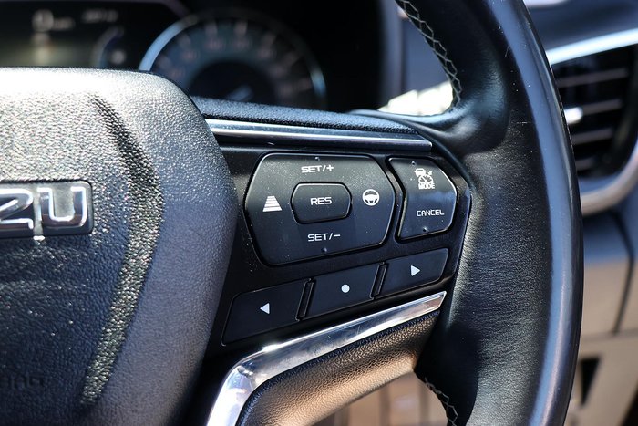 2022 Isuzu MU-X LS-T