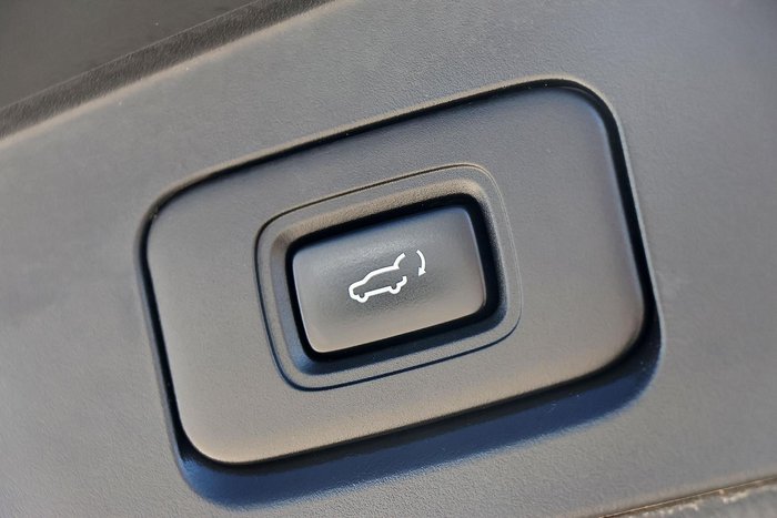 2022 Isuzu MU-X LS-T