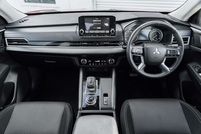 2024 Mitsubishi Outlander ES