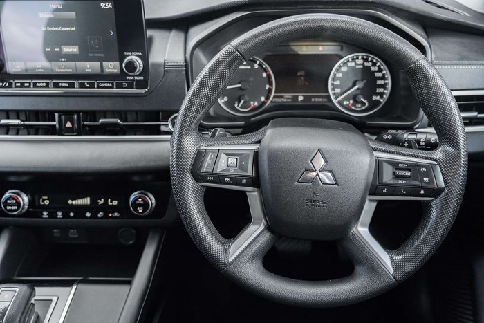 2024 Mitsubishi Outlander ES