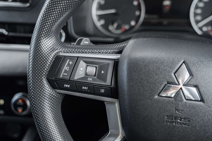 2024 Mitsubishi Outlander ES