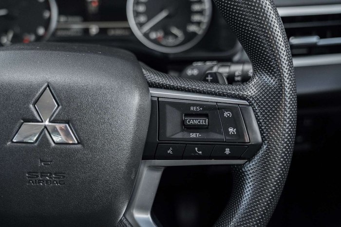 2024 Mitsubishi Outlander ES