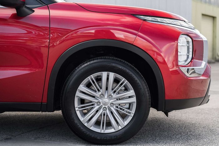 2024 Mitsubishi Outlander ES