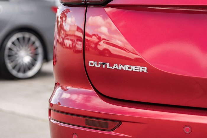 2024 Mitsubishi Outlander ES