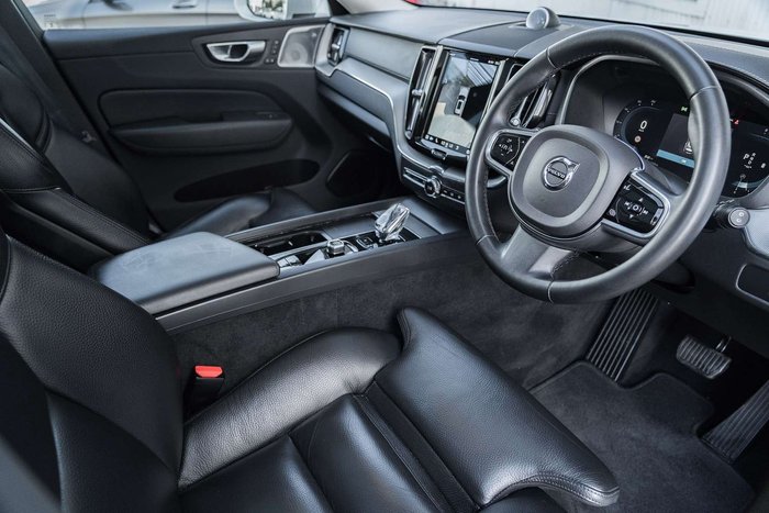 2023 Volvo XC60 Ultimate B5 Bright