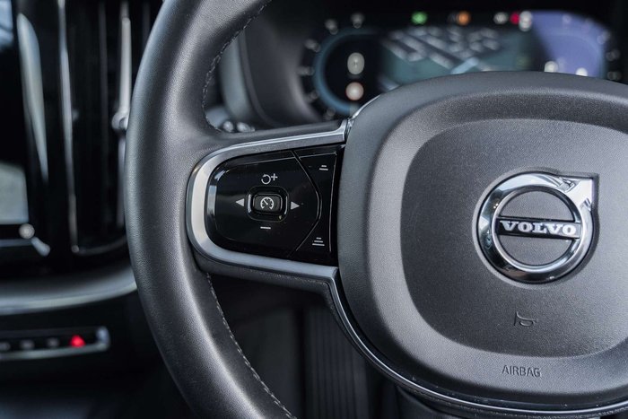 2023 Volvo XC60 Ultimate B5 Bright