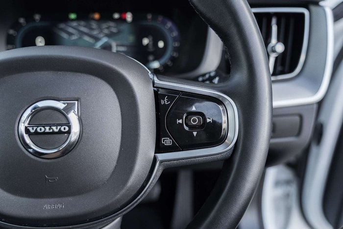 2023 Volvo XC60 Ultimate B5 Bright