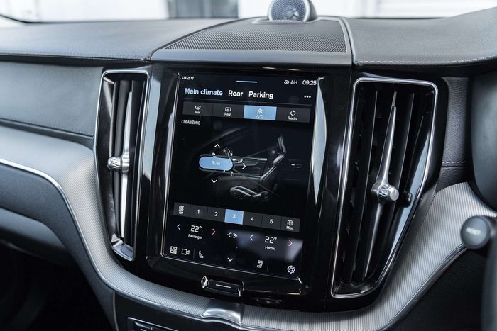 2023 Volvo XC60 Ultimate B5 Bright