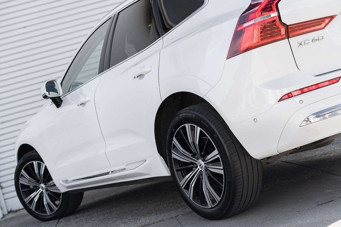 2023 Volvo XC60 Ultimate B5 Bright