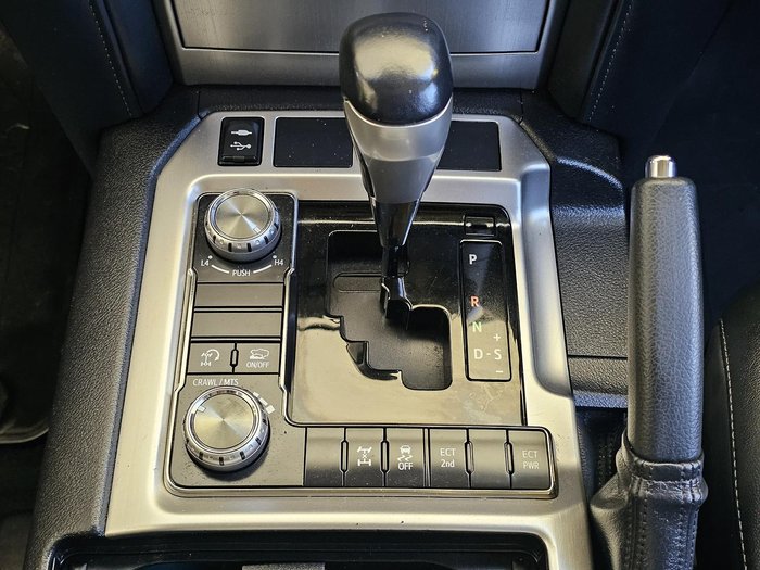 2018 Toyota Landcruiser VX VDJ200R 4X4 Dual Range Glacier White