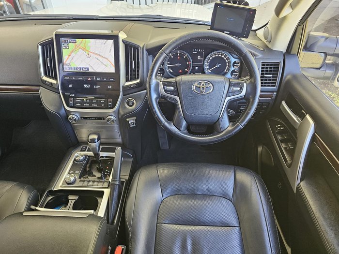 2018 Toyota Landcruiser VX VDJ200R 4X4 Dual Range Glacier White