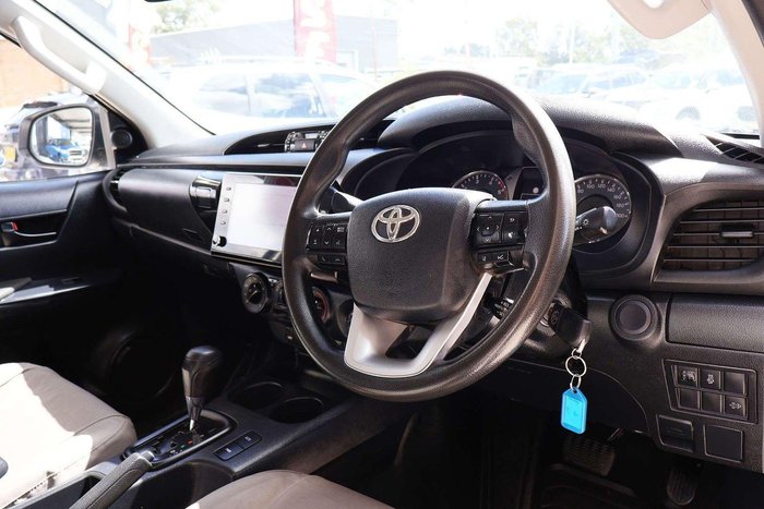 2022 Toyota Hilux SR