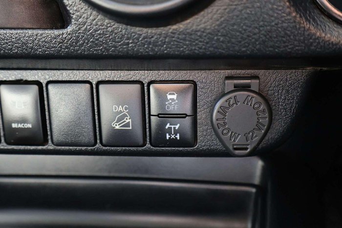 2022 Toyota Hilux SR