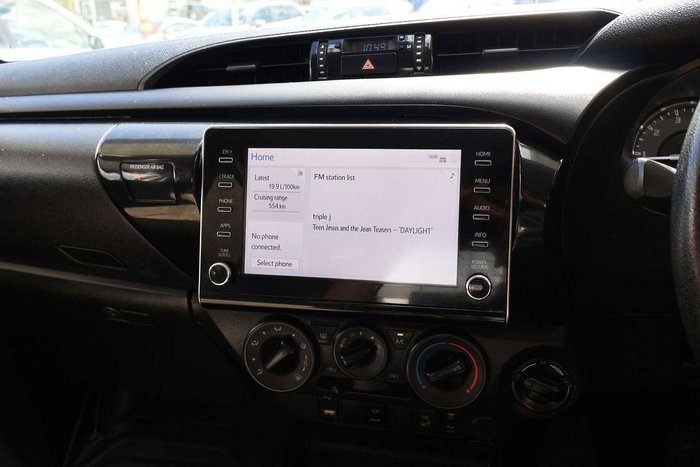 2022 Toyota Hilux SR