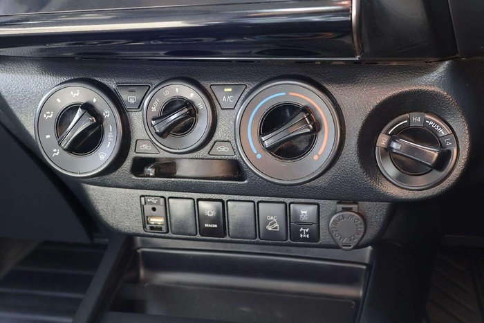 2022 Toyota Hilux SR