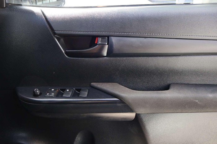 2022 Toyota Hilux SR