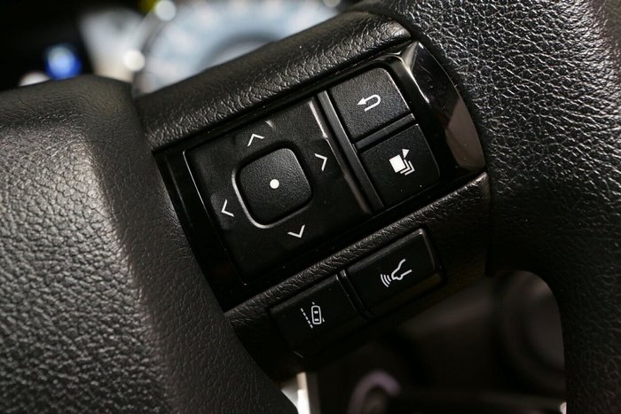 2025 Toyota Hilux SR