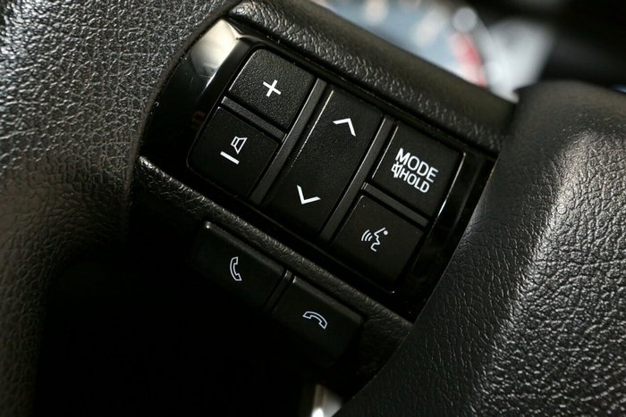 2025 Toyota Hilux SR