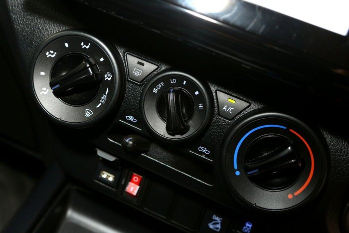 2025 Toyota Hilux SR