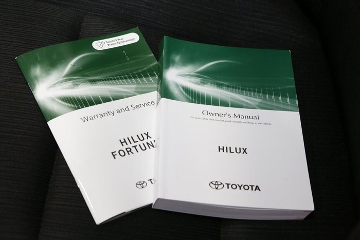 2025 Toyota Hilux SR