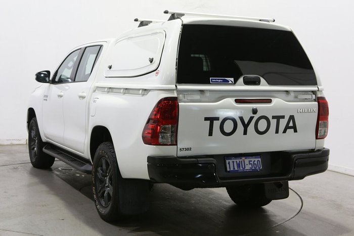 2025 Toyota Hilux SR