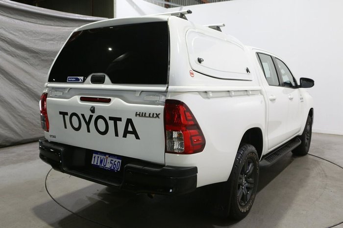 2025 Toyota Hilux SR