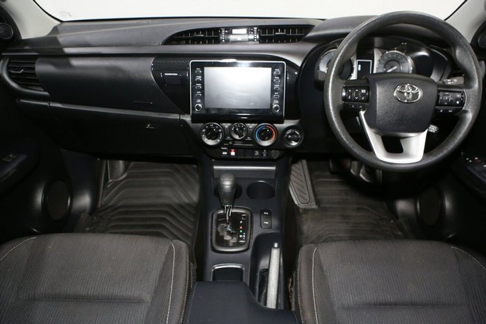 2025 Toyota Hilux SR