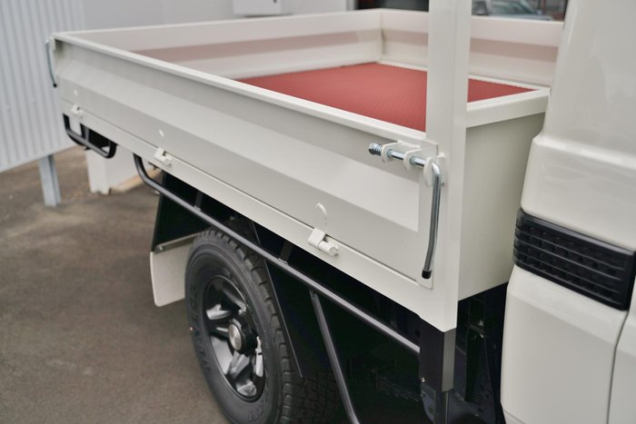 2025 Toyota Landcruiser GXL