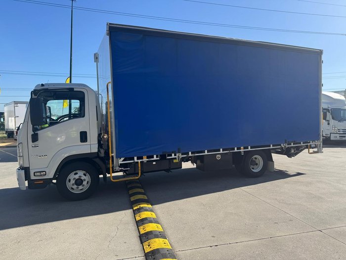 2021 Isuzu F Series FRR107-210