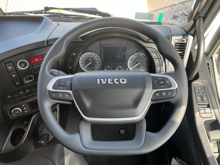 2025 Iveco S-Way AT600