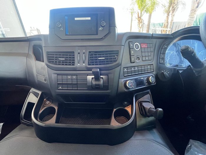 2025 Iveco S-Way AT600