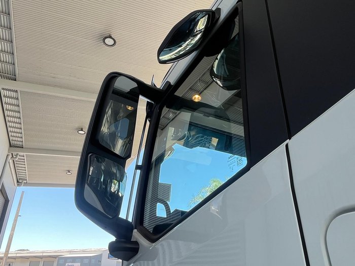 2025 Iveco S-Way AT600