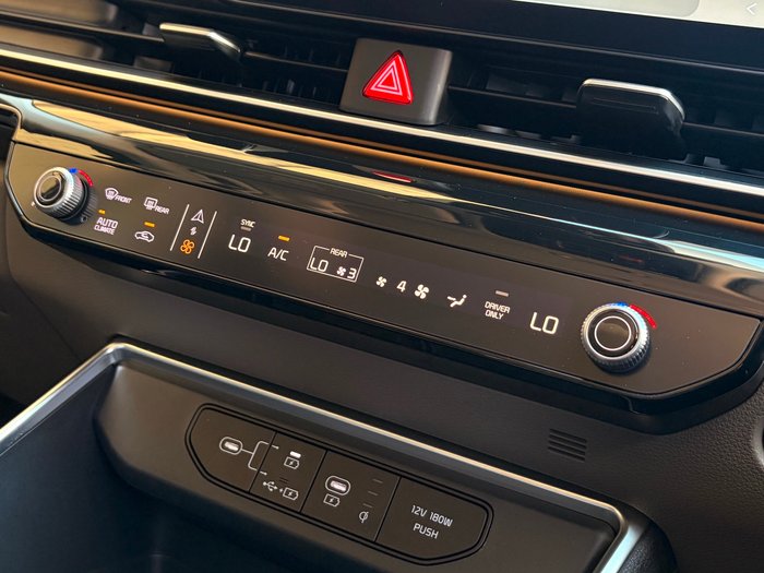 2024 Kia Carnival GT-Line HEV