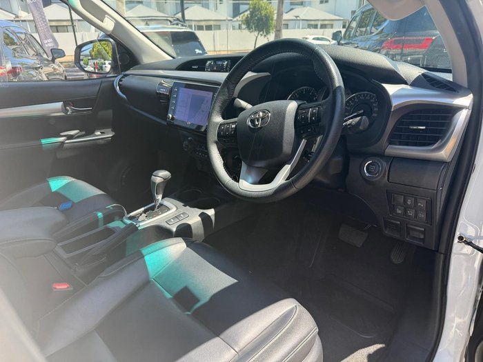 2023 Toyota Hilux SR5