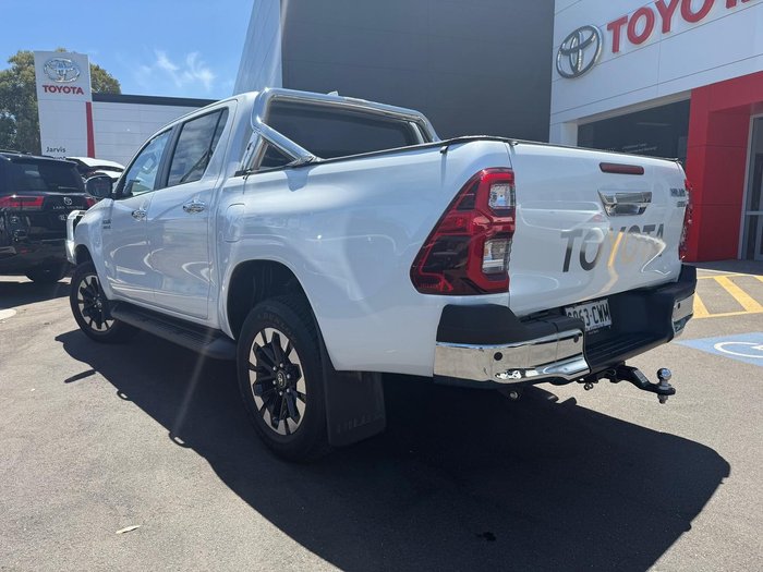 2023 Toyota Hilux SR5