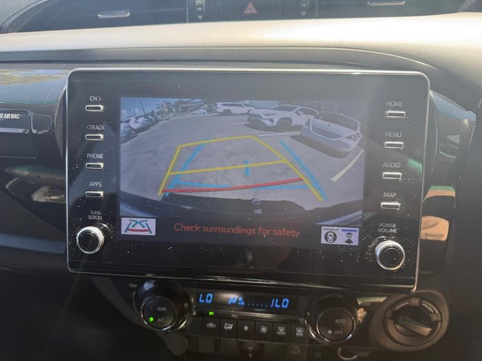 2023 Toyota Hilux SR5