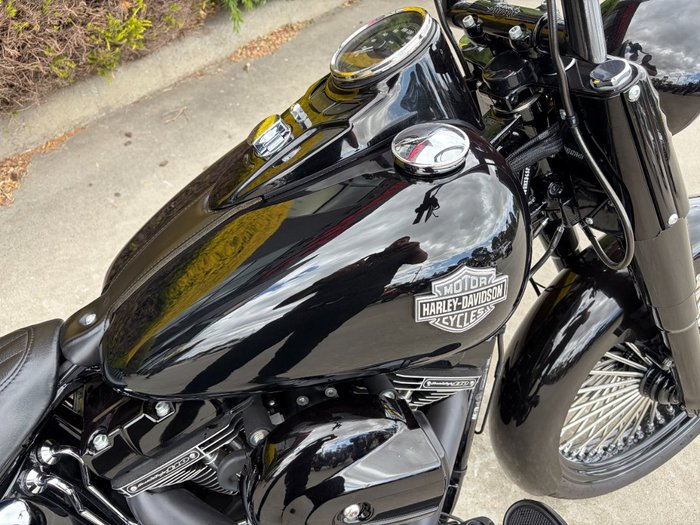 2017 HARLEY-DAVIDSON FLSS SOFTAIL SLIM S Black