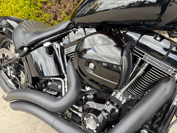 2017 HARLEY-DAVIDSON FLSS SOFTAIL SLIM S Black