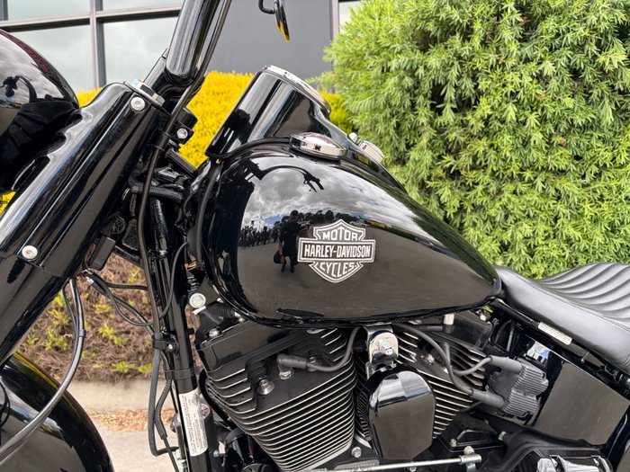 2017 HARLEY-DAVIDSON FLSS SOFTAIL SLIM S Black