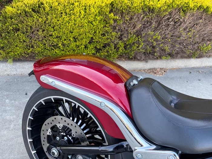 2017 HARLEY-DAVIDSON FXSB SOFTAIL BREAKOUT Red