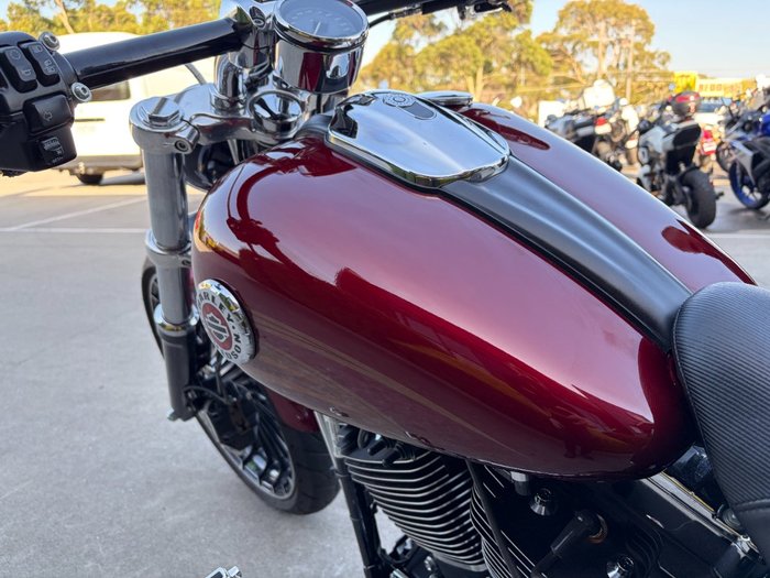 2017 HARLEY-DAVIDSON FXSB SOFTAIL BREAKOUT Red