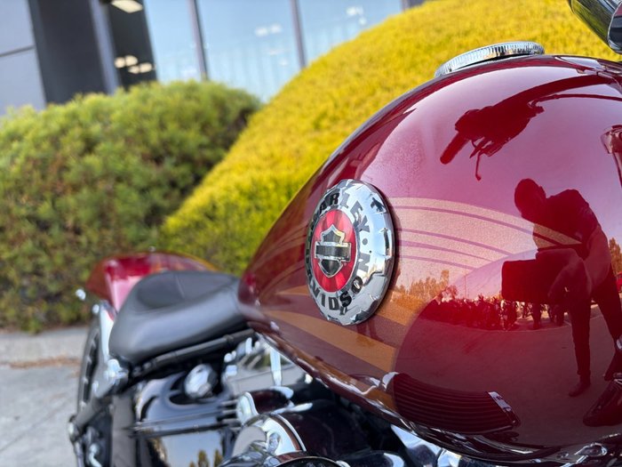 2017 HARLEY-DAVIDSON FXSB SOFTAIL BREAKOUT Red