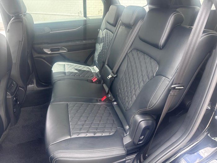 2025 Ford Everest Platinum