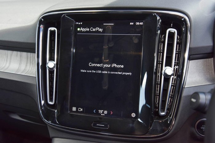 2023 Volvo XC40 Ultimate B4 Bright