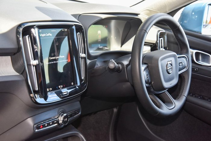 2023 Volvo XC40 Ultimate B4 Bright