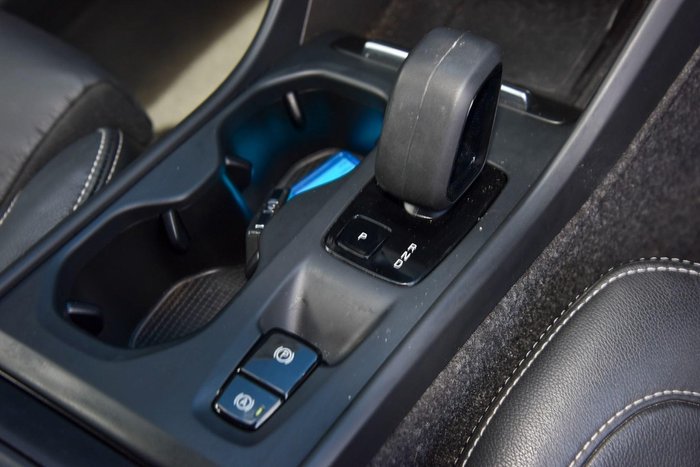 2023 Volvo XC40 Ultimate B4 Bright