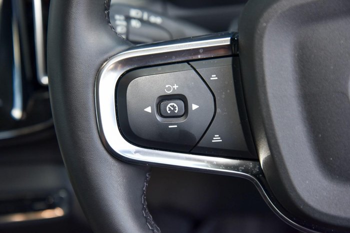 2023 Volvo XC40 Ultimate B4 Bright