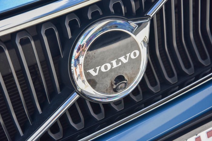 2023 Volvo XC40 Ultimate B4 Bright